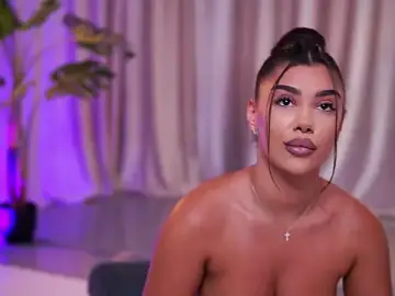 Stripchat Live Sex Cam of NatyDesiree