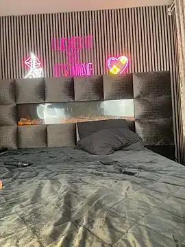 Stripchat Live Sex Cam of MilaMaaay