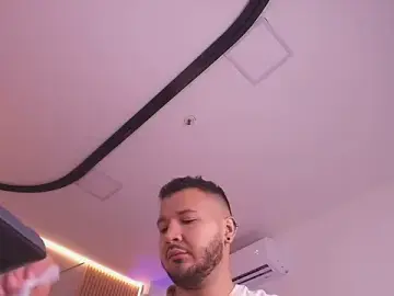 Stripchat Sex Chat of mister_miike