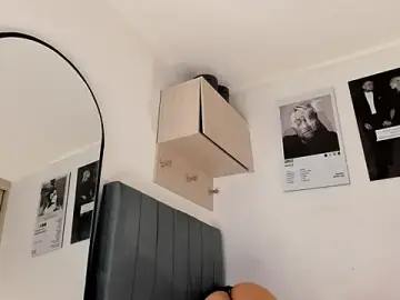 Stripchat Free Porn Cam of hollyprincess_2