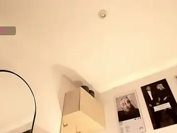 Stripchat Free Live Porn of hollyprincess_2