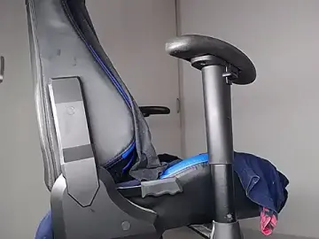 Stripchat Free Porn Cam of MAXJONES_2