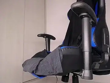 Stripchat Sex Cam of MAXJONES_2