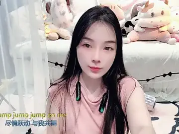 Stripchat Sex Cam of AKiKi711