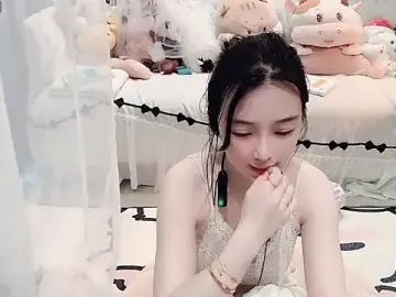 Stripchat Sex Cam of AKiKi711