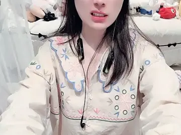 Stripchat Live Sex Cam of AKiKi711