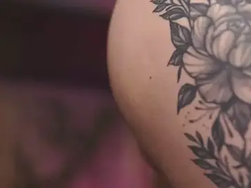 Stripchat Sex Cam of HotBustyBabeX