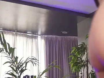 Stripchat Sex Cam of HotBustyBabeX