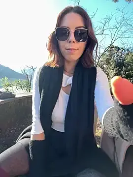 Stripchat Sex Cam of Mia_Railey