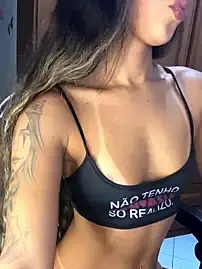 Stripchat Live Sex Cam of SexyAninha18
