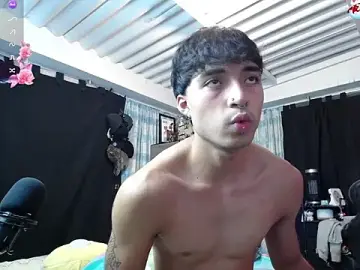 Stripchat Live Sex Cam of dylan_fun18