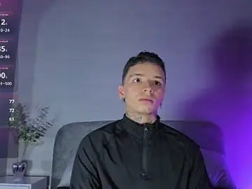 Stripchat Sex Cam of Ian_Castillo_