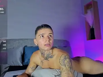 Stripchat Sex Cam of Ian_Castillo_