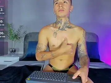 Stripchat Live Sex Cam of Ian_Castillo_