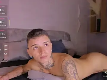 Stripchat Sex Cam of Ian_Castillo_