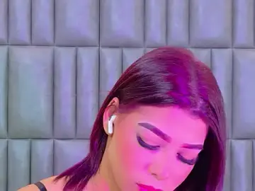 Stripchat Free Porn Cam of TiaraRosse