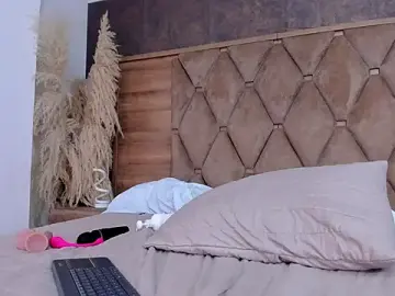 Stripchat Live Sex Cam of EimyAndMaxi