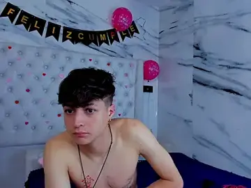 Stripchat Sex Cam of Ari_and_Storm