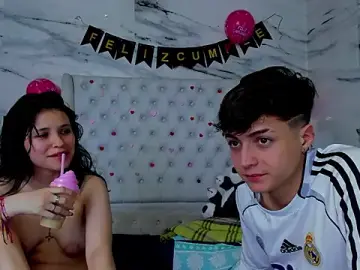 Stripchat Adult Webcam of Ari_and_Storm