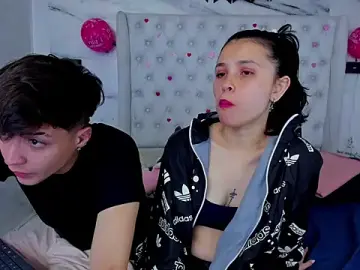 Stripchat Adult Webcam of Ari_and_Storm