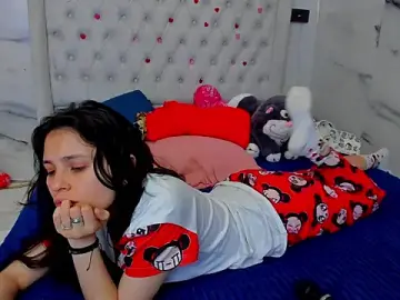 Stripchat Adult Webcam of Ari_and_Storm