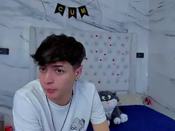 Stripchat Adult Webcam of Ari_and_Storm