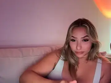 Stripchat Free Live Porn of lustfulsmiles
