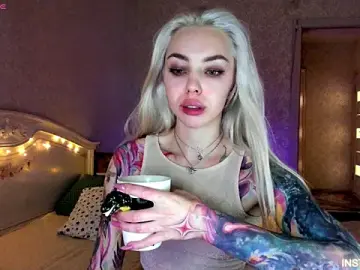 Stripchat Live Sex Cam of LillyMoure_