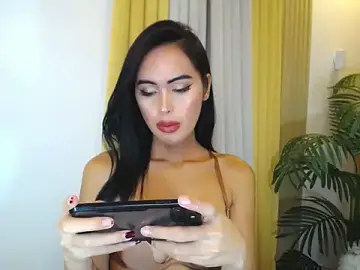 Stripchat Nude Webcam of Seductive_3scort