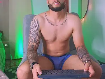 Stripchat Sex Cam of Colt_Perci